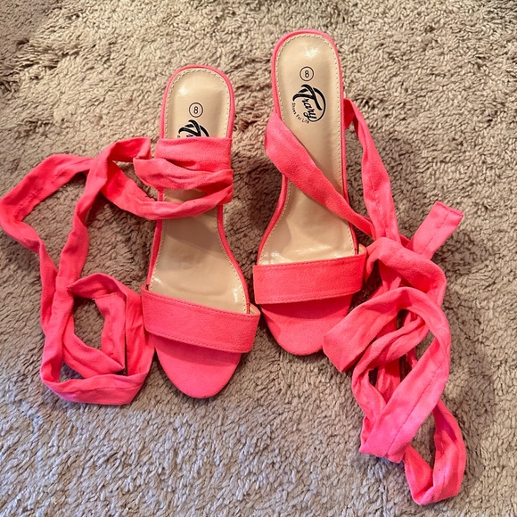 Neon pink heels - Picture 2 of 4